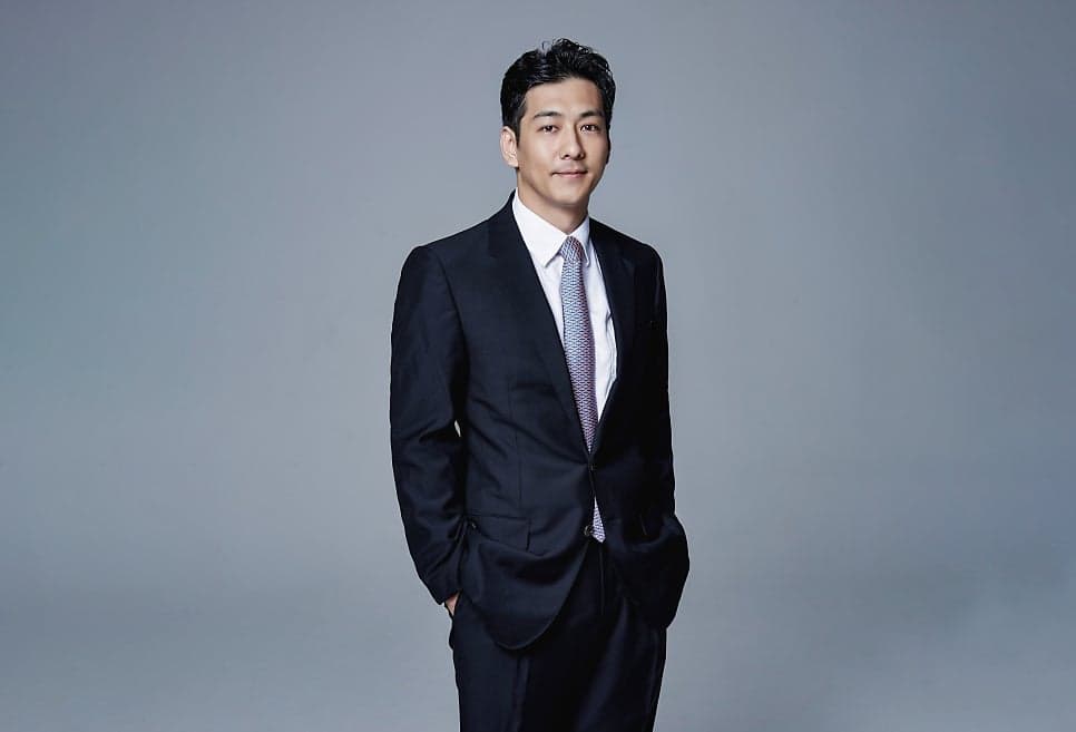ผู้อำนวย KOWON Plastic Surgery Kim Hyung-taek (คิม ฮยองแท็ก) — เหตุใดการรักษาจึงเริ่มต้นด้วยการ 'รับฟัง' ภาพประกอบ 1/14