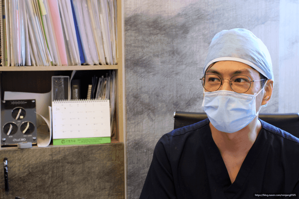 코원성형외과 김형택 원장 — 진료를 '경청'에서 시작하는 이유 관련 이미지 9/14