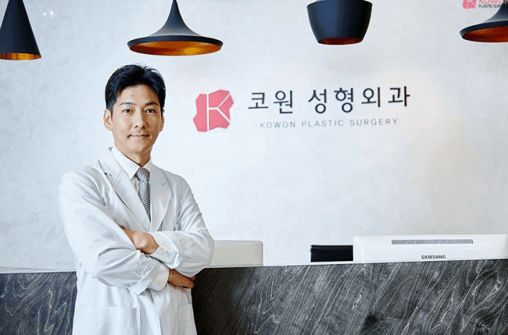 코성형 3년 뒤 비주에 생긴 여드름 같은 트러블 — 단순 피부 염증과 코성형 염증 구분하기 관련 이미지 3/10