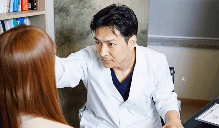 남자 코성형으로 달라지는 T존 입체감 — 미간·콧대는 어떤 방법으로 보완하나요? 관련 이미지 3/11