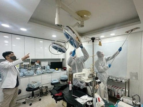 การควบคุมการติดเชื้อที่ KOWON Plastic Surgery — เราดำเนินการฆ่าเชื้ออย่างมืออาชีพเพื่อกำจัดแบคทีเรียดื้อยาหลายชนิด ภาพประกอบ 1/8