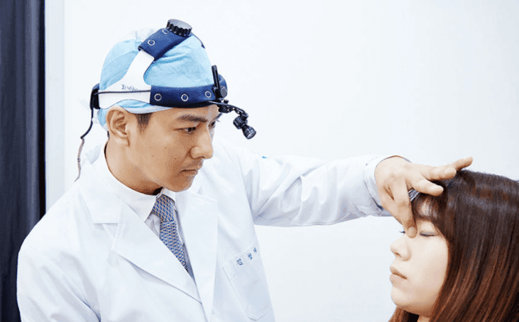 코수술 2주, 코끝이 새 부리처럼 보여요 — 붓기가 더 빠지길 기다릴지, 재수술을 준비할지 관련 이미지 6/10