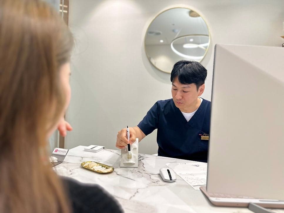 코성형 재료의 장단점 — 실리콘과 자가연골, 무엇이 어떻게 다른가요? 관련 이미지 5/5