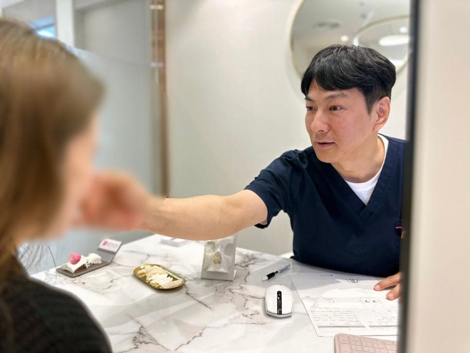 늑연골코성형을 알아볼 때 확인하는 세 가지 — 와핑, 원하는 형태, 회복 기간 관련 이미지 3/8