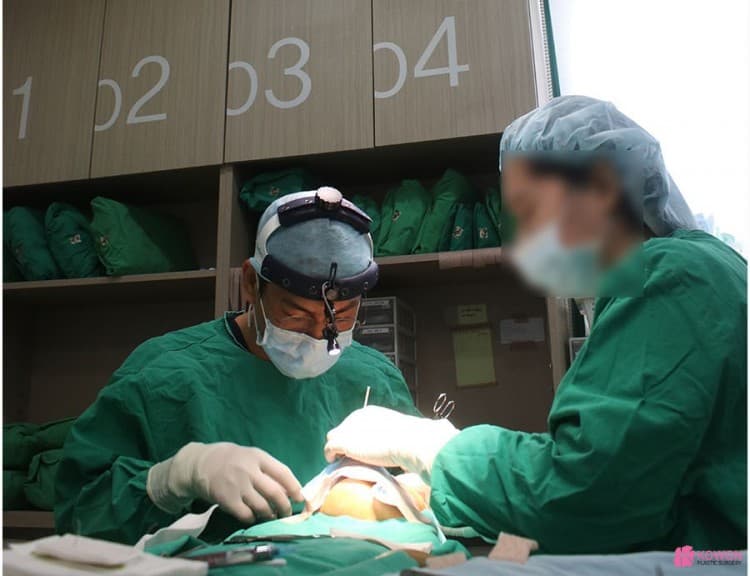 코재수술로 개선한 콧등요철 사례, 여자코성형 변화 과정 알아보자 — 코성형 정보 이미지