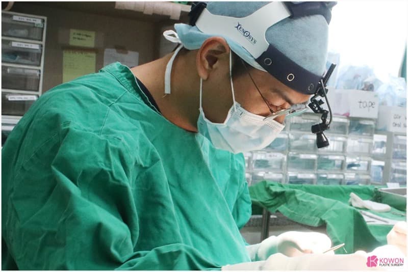 비중격만곡증과 매부리코수술, 복코수술까지 함께 진행한 남자 코 변화 사례 — 코성형 정보 이미지